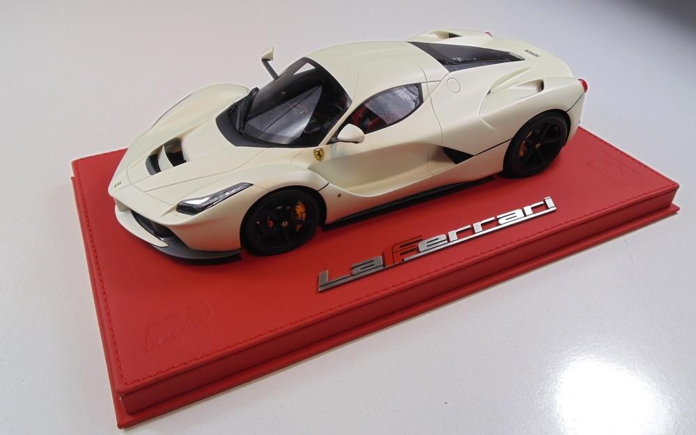 1/18 BBR FERRARI LAFERRARI IN COLOR FUJI WHITE MATT SET ON