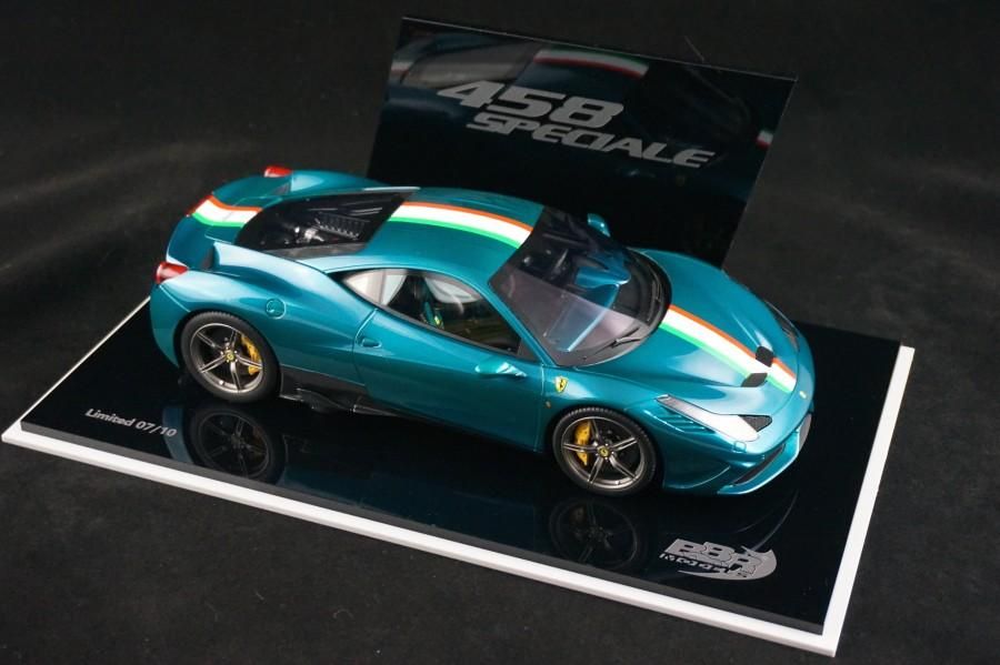 1/18 BBR Ferrari 458 Speciale Arthemis Green with Italian Stripe set on a  special Geneva Display - 【MR BBR MakeUp LOOKSMART D&Gなどのミニカー専門店】 ヴェルデ