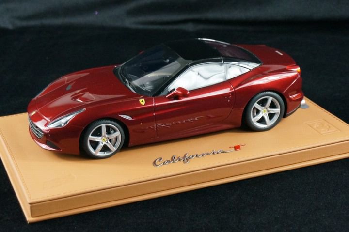 1/18 BBR Ferrari California T Coupe Metallic Red on brown deluxe leather  base - 【MR BBR MakeUp LOOKSMART D&Gなどのミニカー専門店】 ヴェルデ