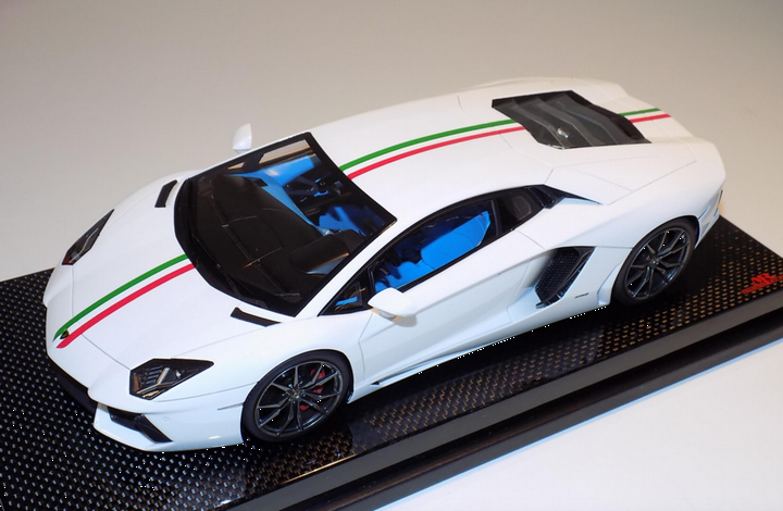 1/18 MR Lamborghini Aventador LP700-4 Met White Nazionale Carbon Base - 【MR  BBR MakeUp LOOKSMART D&Gなどのミニカー専門店】 ヴェルデ