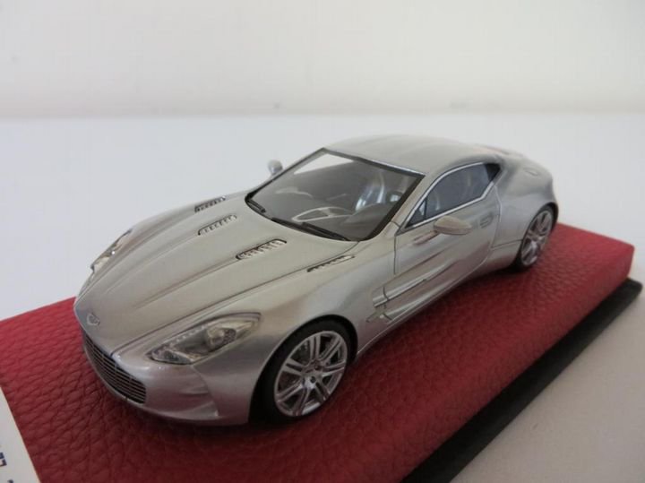 FrontiArt アストンマーチン Aston Martin One-77 いざなっ 1/18 ミニカー