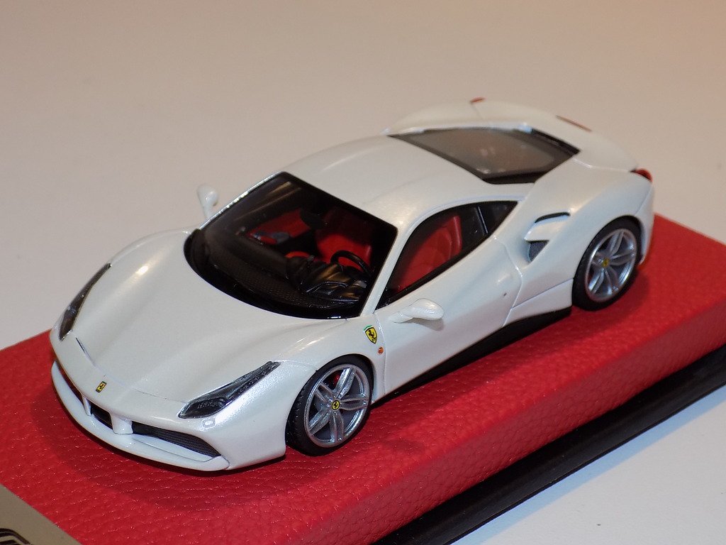 1/43 Looksmart Ferrari 488 GTB in Bianco Fuji 