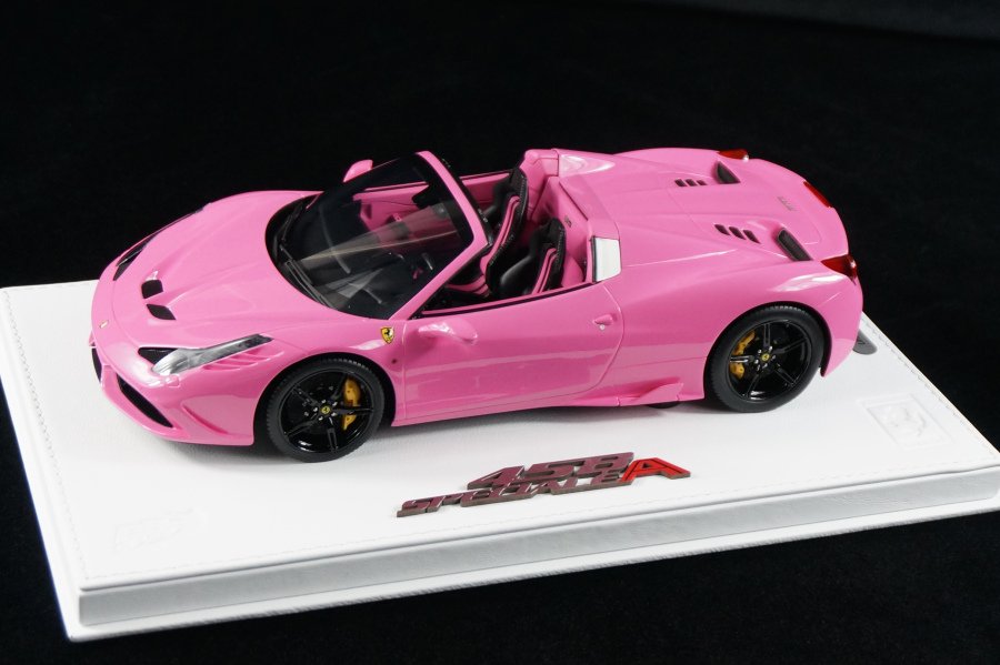 1/18 BBR Ferrari 458 Speciale A Spider Gloss Qatar pink on white deluxe  leather base - 【MR BBR MakeUp LOOKSMART D&Gなどのミニカー専門店】 ヴェルデ