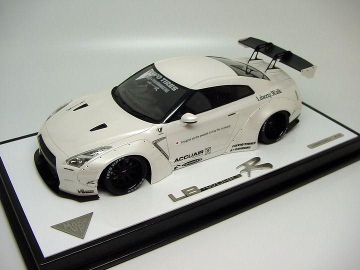 【新品】IVY Nissan GT-R ミニカー 1/18 新品】IVY Nissan GT-R ミニカー 1/18 ホワイト