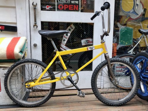 1976 TWO WHEELERS STROKER > Original YELLOW - SCREAMIN'WHEELS 