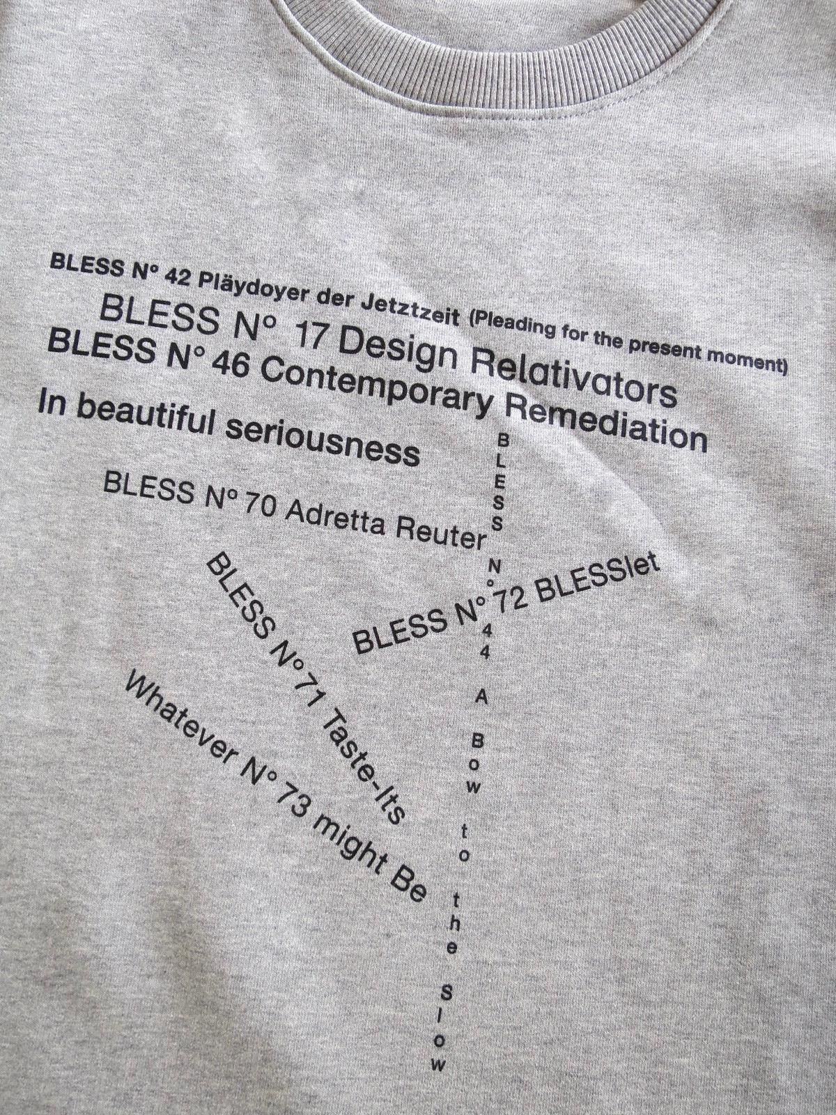 bless n° デザインロゴプリントTシャツ