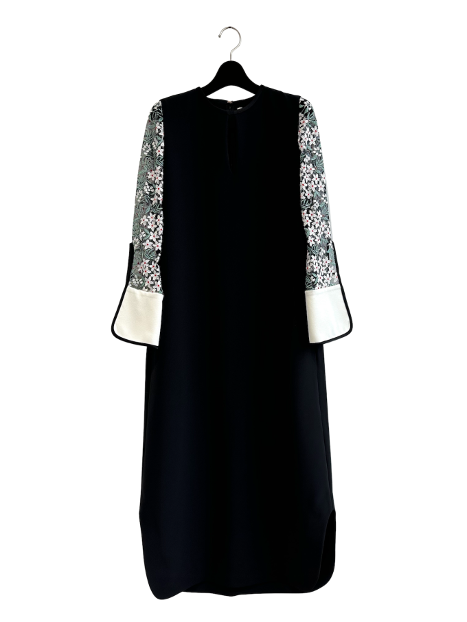 『Mame Kurogouchi』フローラルレーススリーブワンピース／Floral Lace Sleeve Dress (ブラック×ホワイト)