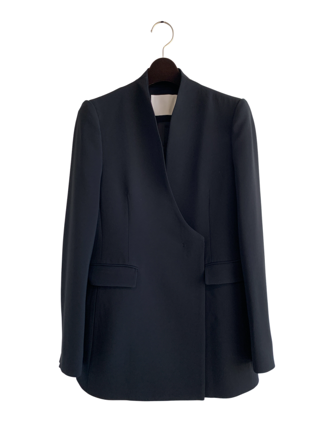『Mame Kurogouchi』カラーレススーツジャケット／Collarless Double Breasted Suit Jacket