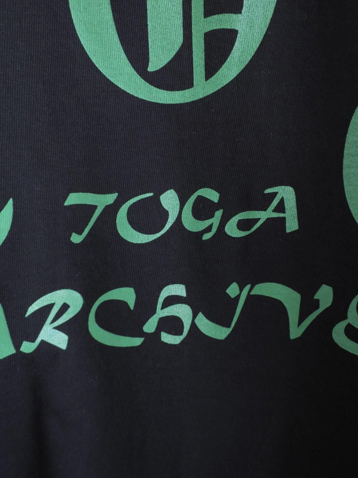 トーガTOGA PULLA レザーリボンデザインTシャツ トーガTOGA PULLA レザーリボンデザインTシャツ ネイビー