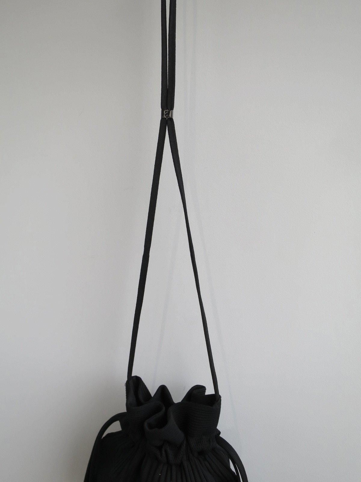 STRATA LUCENT SHOULDER BAG