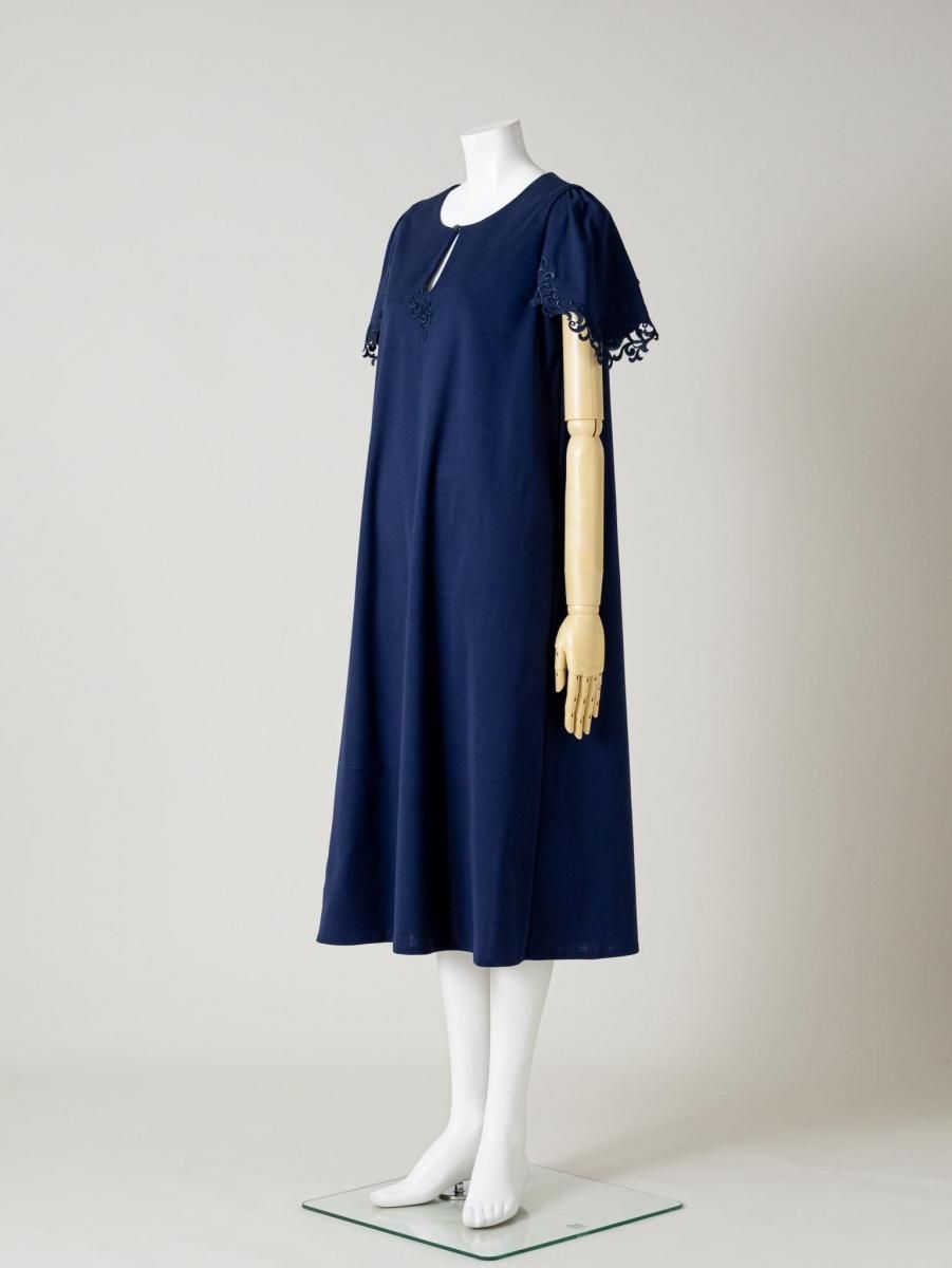 <img class='new_mark_img1' src='https://img.shop-pro.jp/img/new/icons60.gif' style='border:none;display:inline;margin:0px;padding:0px;width:auto;' />さえら：ヒスクローネ　　ティアドロップネックワンピース（52-h057)