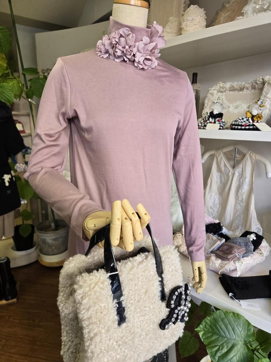 さえら　レインダンス　大人可愛いスマホポーチ美品 楽天市場】再入荷新着正規販売代理店 さえら レインダンス