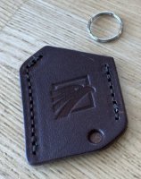 <img class='new_mark_img1' src='https://img.shop-pro.jp/img/new/icons25.gif' style='border:none;display:inline;margin:0px;padding:0px;width:auto;' />KEYFOB LEATHER CASE BROWNʥեѥ쥶֥饦