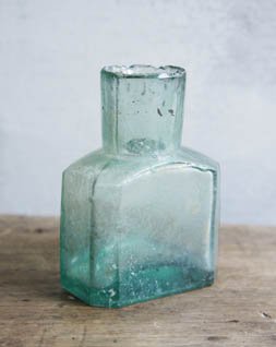 アンティーク　グリーンガラス小瓶瓶.a