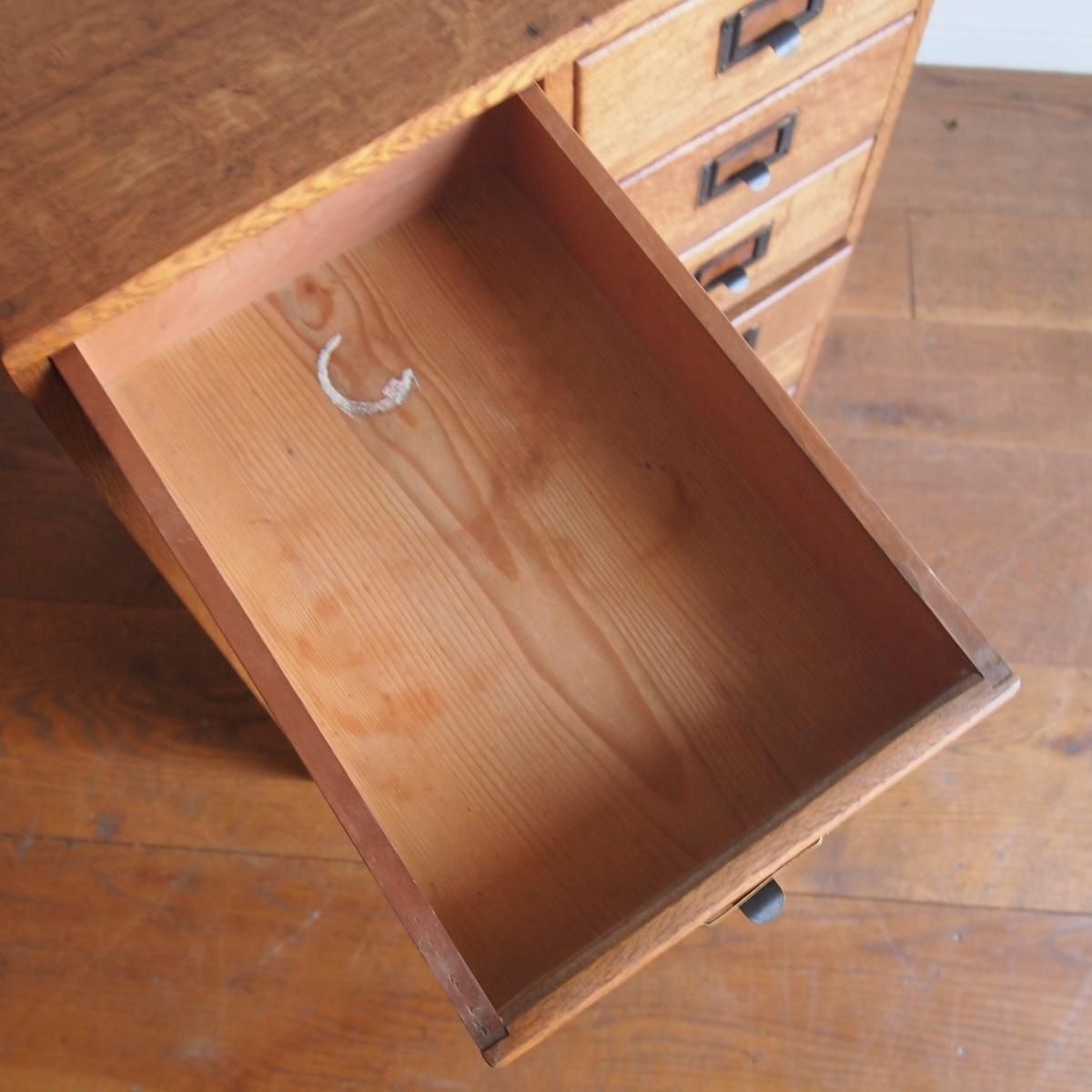 古い木製の引き出し　12杯　タンス　収納　古家具　古民家 引き出し箱/12杯 - 古家具・古道具 アンティーク家具 kubu（クブ）