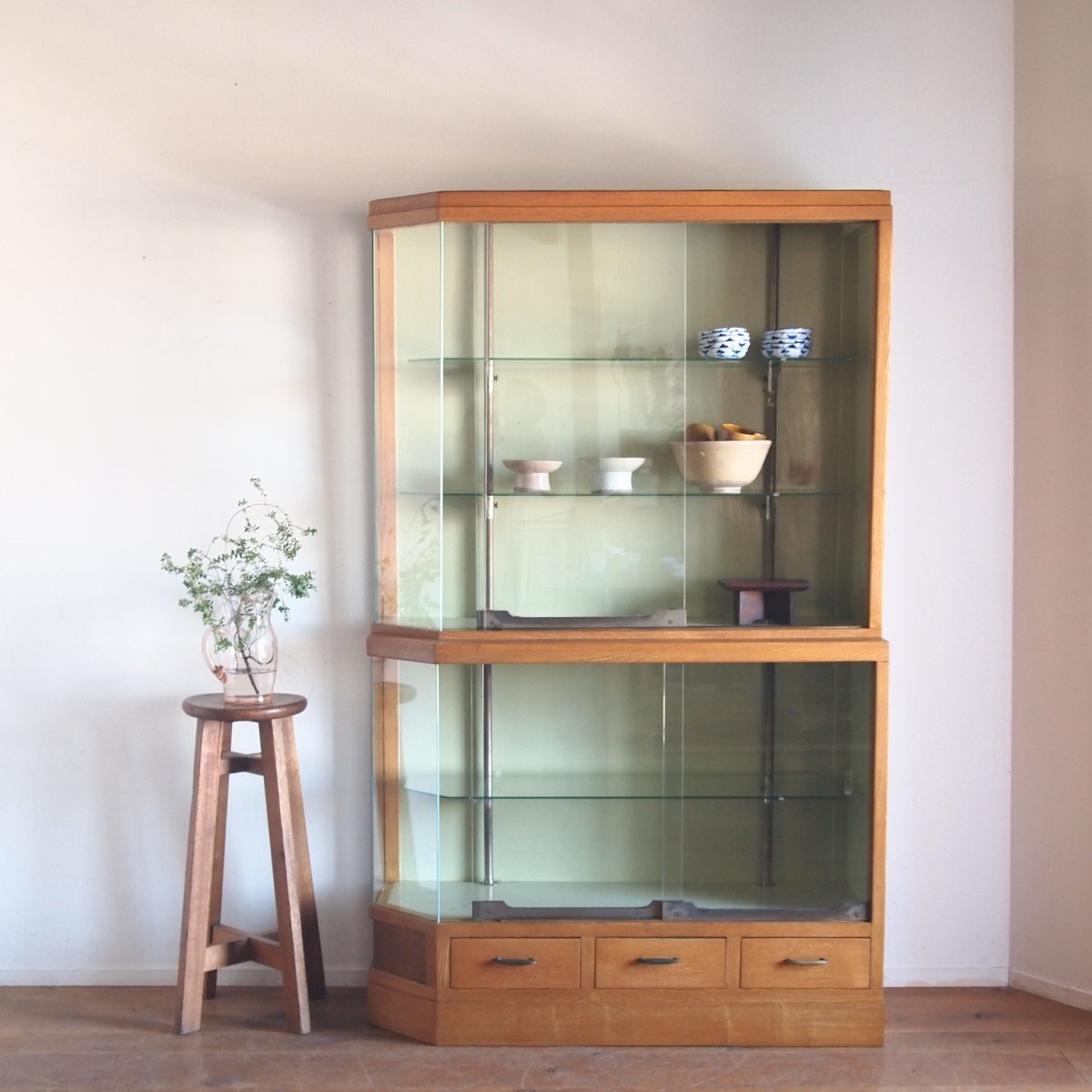 ガラスキャビネット/食器棚 - 古家具・古道具 アンティーク家具 kubu