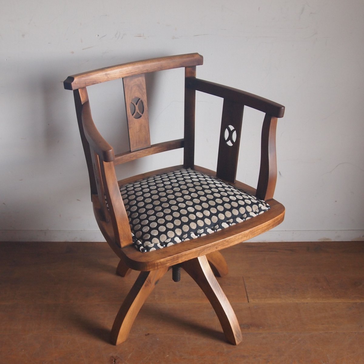 23,520円美品 アンティーク チェアー 回転式 椅子 レトロ家具