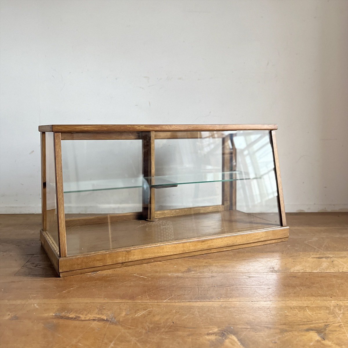 ガラスケース/斜めガラス - 古家具・古道具 アンティーク家具 kubu（クブ）