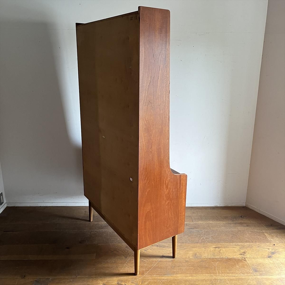 デンマーク 北欧ヴィンテージ チークシェルフ カップボード フラップ扉 北欧家具 Johannes Sorth カップボード/シェルフ/チーク/デンマーク - 古