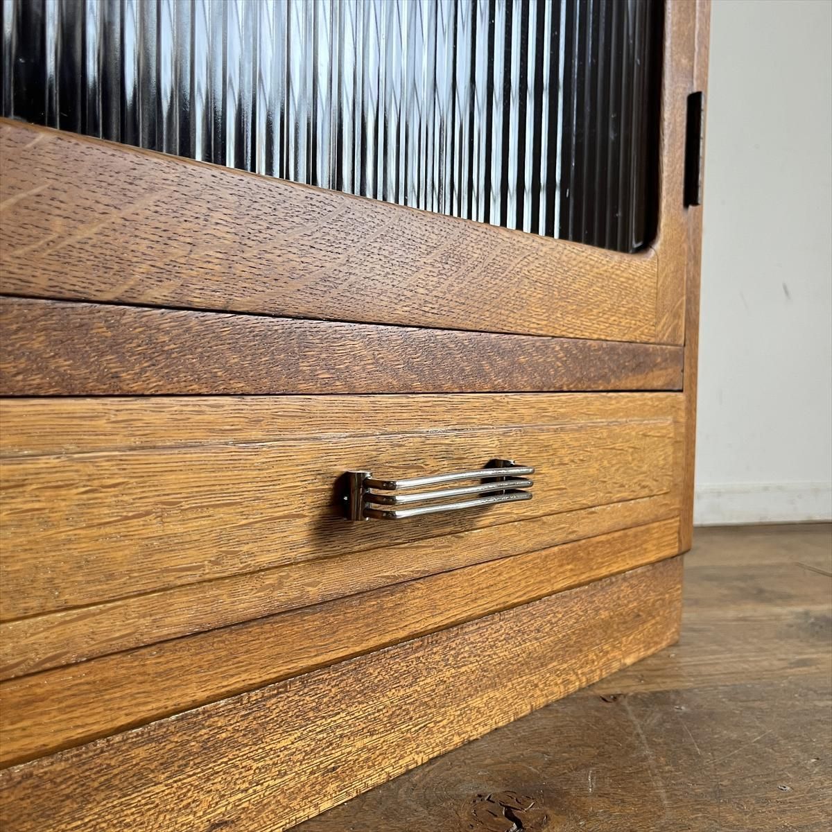 【日本製 古家具】木製キャビネット ガラス扉付き 中型 ガラスキャビネット - 古家具・古道具 アンティーク家具 kubu