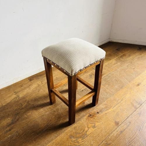 <img class='new_mark_img1' src='https://img.shop-pro.jp/img/new/icons14.gif' style='border:none;display:inline;margin:0px;padding:0px;width:auto;' />ブナの角スツール/ベルギー製コーデュロイ