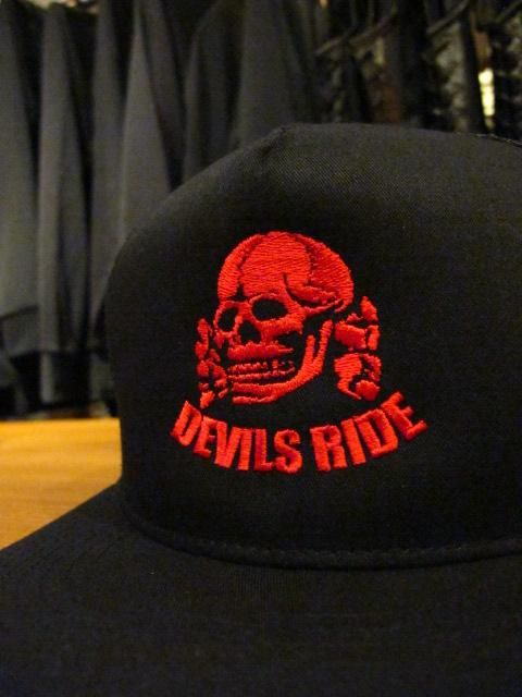 メッシュキャップ/DEVILS RIDE SKULL 赤刺繍 - RIGID & THE