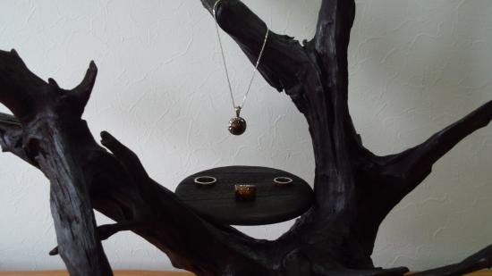 天然の小枝でできた飾り台-