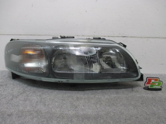 新品】新品! V70 SB系 ボルボ/VOLVO 右ヘッドライト/ランプ ハロゲン