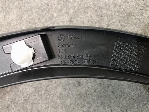 【新品】新品! ティグアン 5N系 2008年~2017年 右リアフェンダーアーチモール/オーバーフェンダー 5N0.854.820 フォルクスワーゲン(104026)
