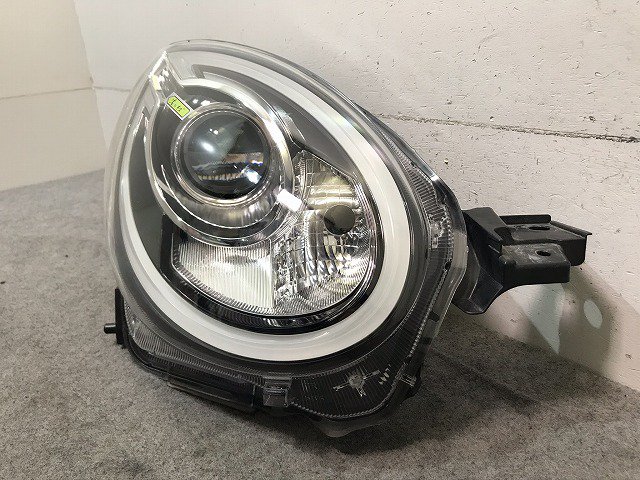 パッソ M700A/M710A 右ヘッドライト/ランプ LED レベライザー KOITO 100-69028 81130-B1260 トヨタ (106141)