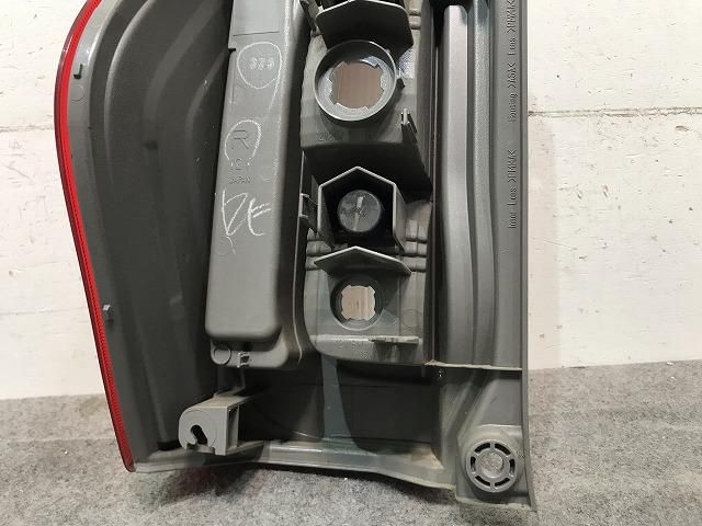 上質 タント DBA-LA610S 右テールランプ コイト 220-51391 81551-B2350 8058 modernrock.ru