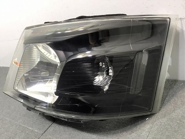 NV350 キャラバン　左　ヘッドライト　キレイ目 NV350 キャラバン 左 ヘッドライト キレイ目 NV350 キャラバン左