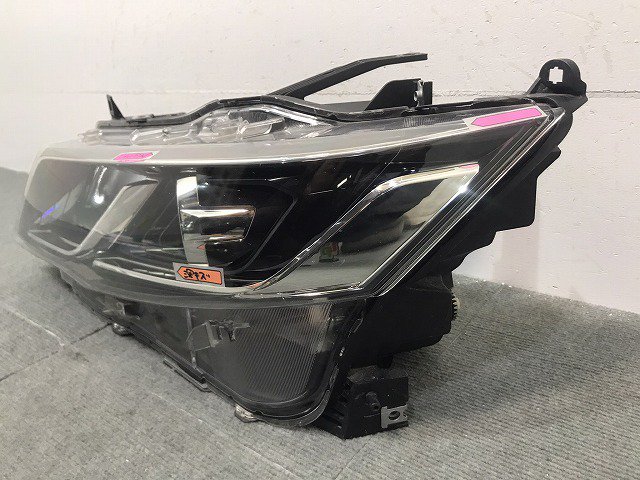 セレナ ハイウェイスター/C27/GC27/GFC27/GNC27/GFNC27 純正 前期 左ヘッドライト LED レベライザー 刻印Z  100-23721 26075-5TF5A (119576)