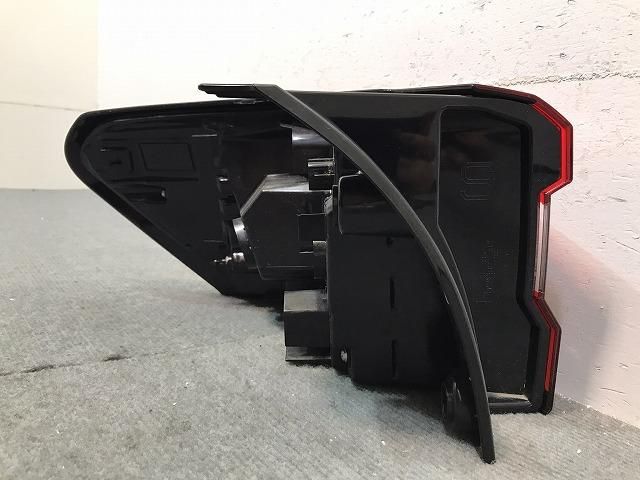 ライズ/ロッキー/A200A/A210A/A200S/A210S 純正 右テールランプ