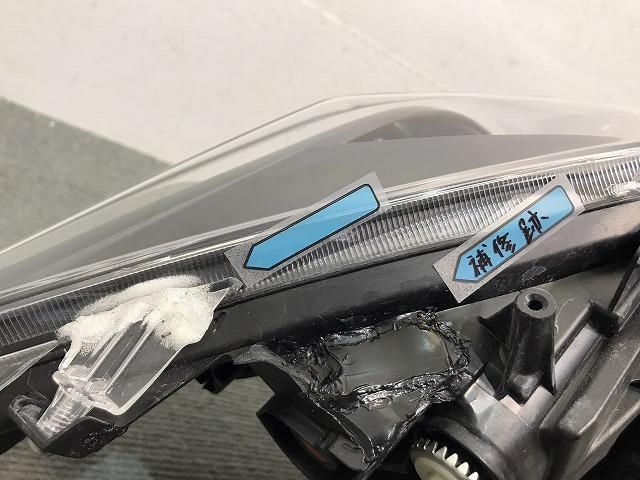 カローラスポーツ 純正右LEDヘッドライト 81105-12M50 送料込み