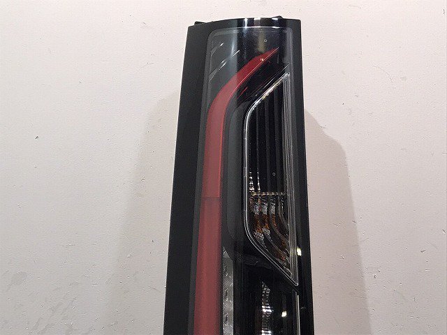 ステップワゴン／スパーダ ＲＰ３／ＲＰ４ 純正 左テールランプ ＬＥＤ ＳＴＡＮＬＥＹ Ｗ１８９０ ホンダ （１２２９７３）