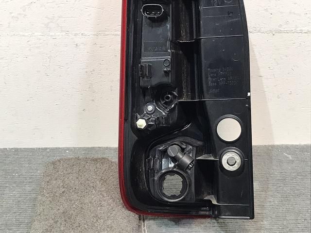 スズキ　スペーシア　純正右テールレンズLED スペーシア MK32S/MK42S 純正 右テールランプ/ライト/レンズLED