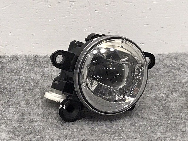 タント カスタム/シフォン カスタム LA650S/LA660S/LA650F/LA660F 純正 右 フォグランプ/フォグライト LED  81210-B5030 ダイハツ(127270)