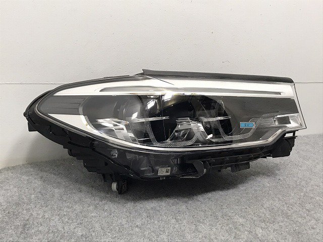 ジャンク!5シリーズ G30/G31 純正 右 ヘッドライト/ランプ LED 刻印Y 7439196-04 BMW(127540)