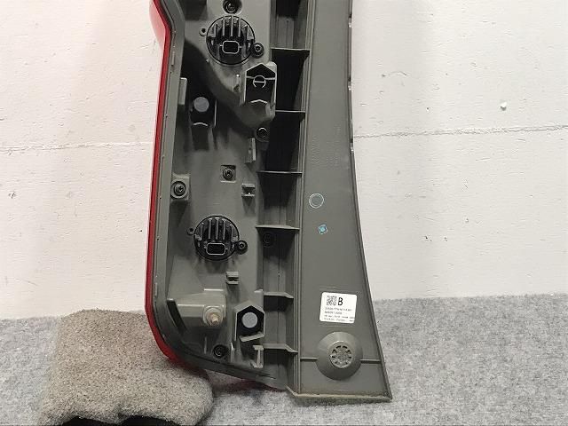 nbox 右テール N-BOX/NBOX Nボックス JF3/JF4 純正 前期 右 テールランプ