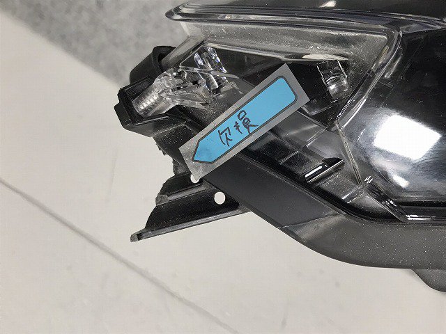 カローラ/クロス ZSG10/ZVG11/ZVG15 純正 左 ヘッドライト/ランプ LED レベライザー 刻印Z HASCO 16-177 トヨタ (129274)