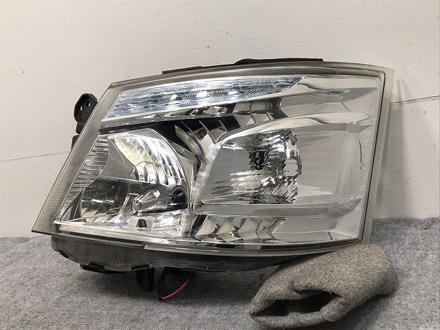 キャラバン NV350 E26 純正 前期 左 ヘッドライト/ランプ キセノン HID レベライザー/バラスト付 ICHIKOH VALEO H023  日産(131825)