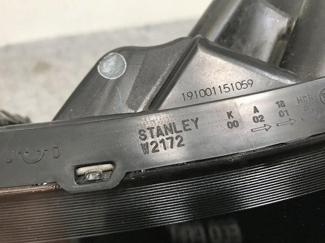 フリード/ハイブリッド GB5/GB6/GB7/GB8 純正 左 ヘッドライト/ランプ LED レベライザー コントロールユニット付 STANLEY  W2172 ホンダ(132930)