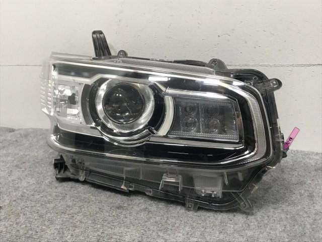 JPN TAXI/ジャパンタクシー NTP10 純正 右 ヘッドライト/ランプ LED レベライザー 刻印L KOITO 15-9  トヨタ(133150)