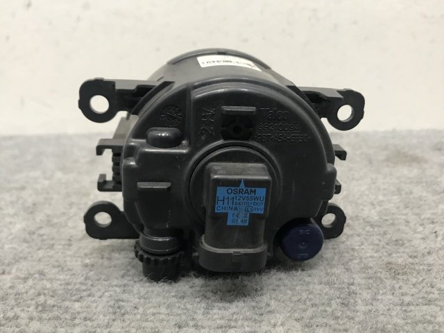 キャラバンNV350 E26 純正 左右共通 フォグランプ/フォグライト ハロゲン VALEO 89210094/26150 3XA0B 日産 (133186)