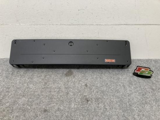 新品!CLAクラス C117 純正 フロント ライセンスベース/ナンバー