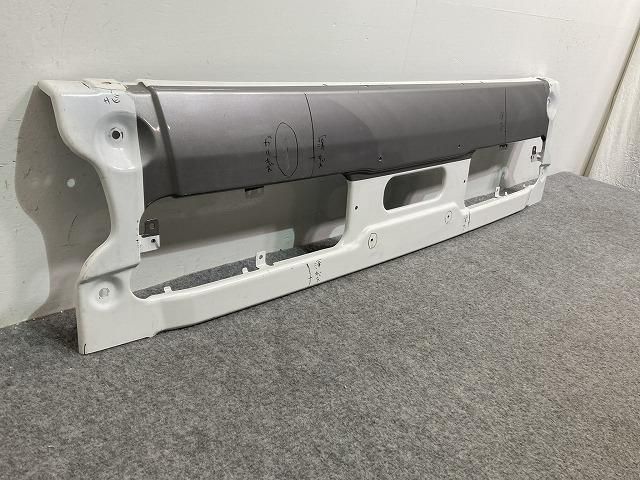 UDトラックス/クオン 初代(2004年-2017年) 純正 フロント バンパー