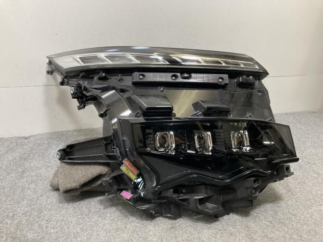 トヨタ ヴォクシー ヘッドライト 右　MZRA90W ZWR90W トヨタ ヴォクシー ヘッドライト 右MZRA90W ZWR90W