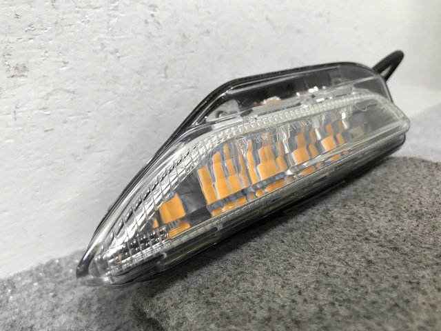 スカイライン/ハイブリッド V37/YV37/HV37/HNV37/ZV37 純正 左 ウィンカー LED ターンシグナルランプ STANLEY  W1176 日産(136963)