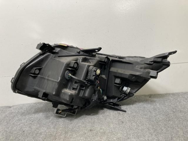 ZWR80 ヴォクシー 右ヘッドライト ZWR80 ヴォクシー 右ヘッドライト